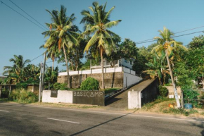Гостиница Basecamp Yoga Beach House  Weligama